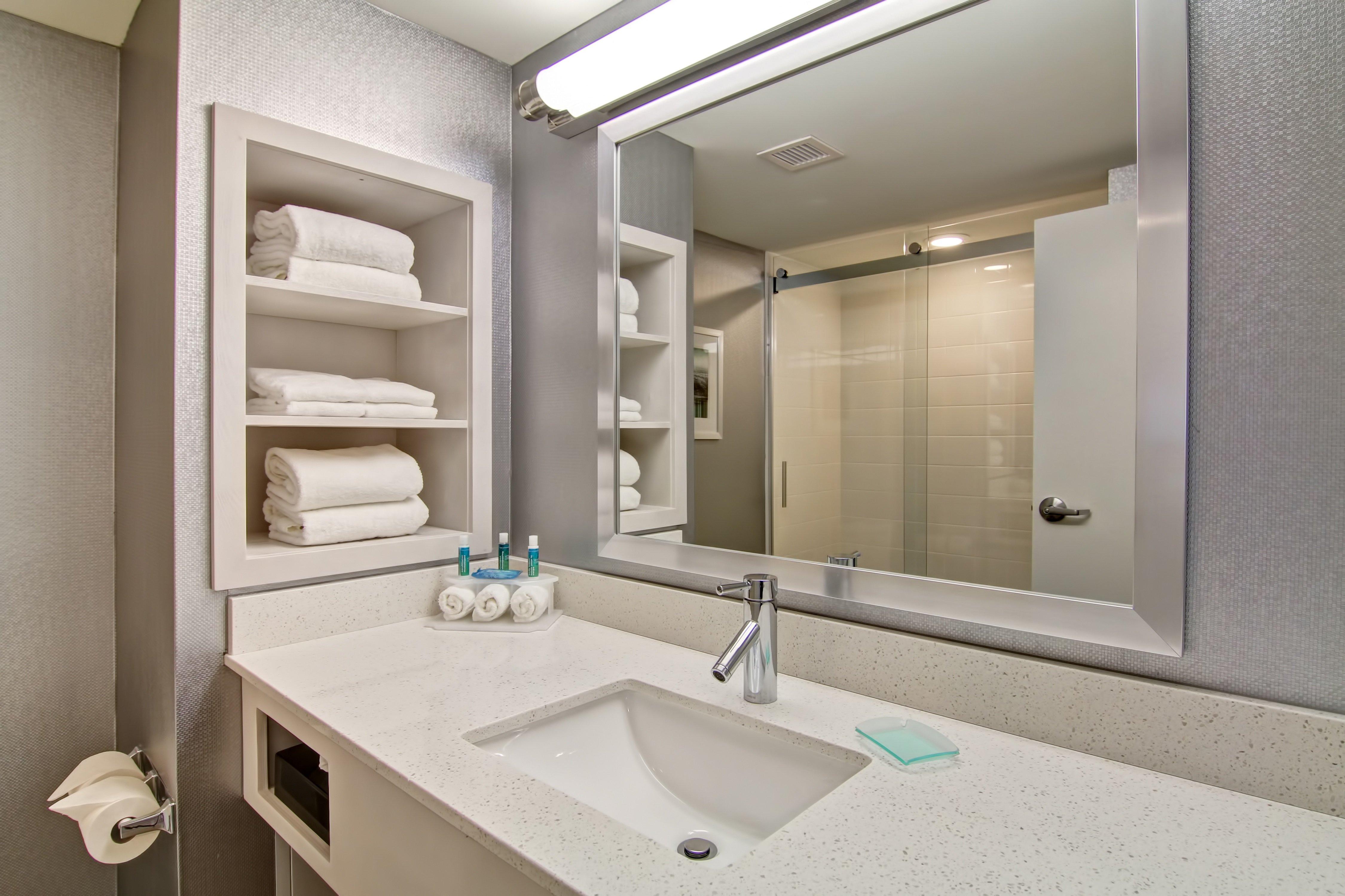 Holiday Inn Express & Suites Oshawa Downtown - Toronto Area By Ihg Kültér fotó